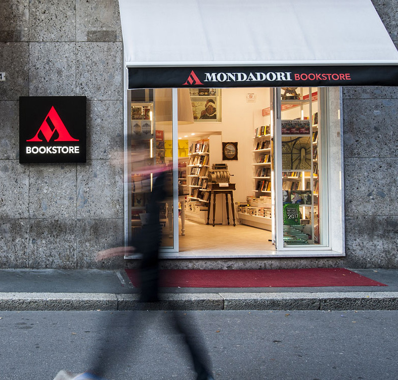 Mondadori Bookstore